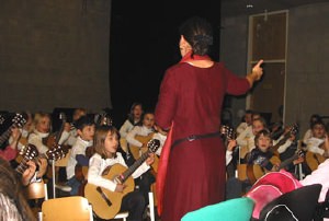 Irina Kircher beim Gitarrenintro