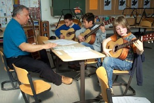 Alfonso Montes beim Gitarrenintro