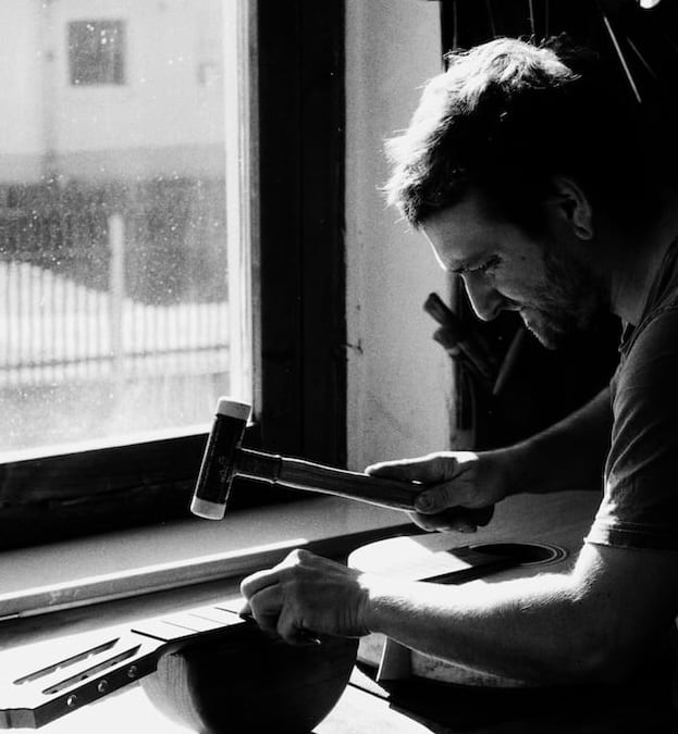 Gitarrenbauer-Nils-Schebesta